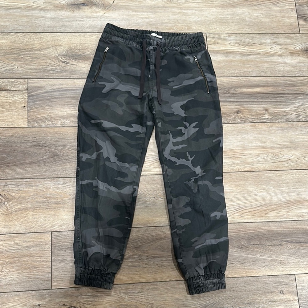 Aritzia TNA Joggers